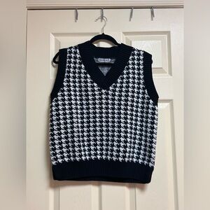 SDENCIN Black and White Sweater